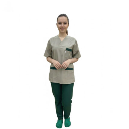 Tunique de bloc beige pantalon vert