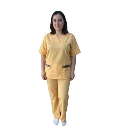 Tenue de bloc Femme Jaune Moutarde La tenue de bloc Femme Jaune Moutarde est spécialement conçue pour les professionnelles de santé recherchant confort, praticité et style dans le bloc opératoire. Adaptée aux infirmières et chirurgiennes, elle allie résistance et mobilité.
